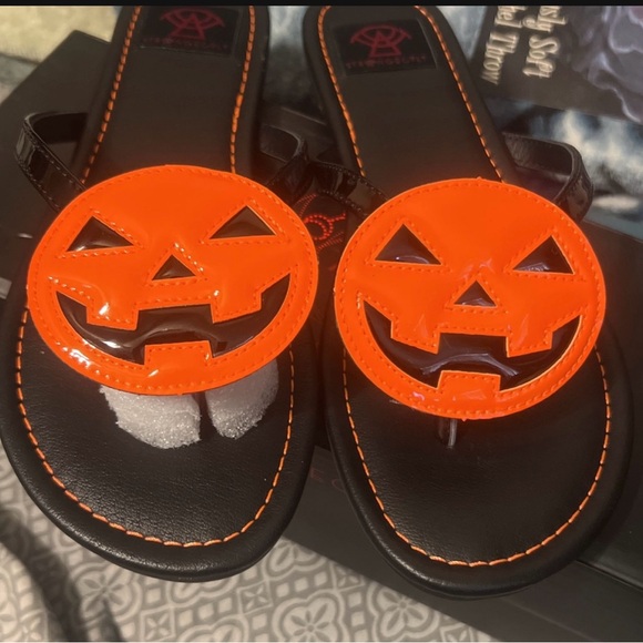 Strangecult Jack o lantern sandals women’s size 8 - Picture 1 of 3